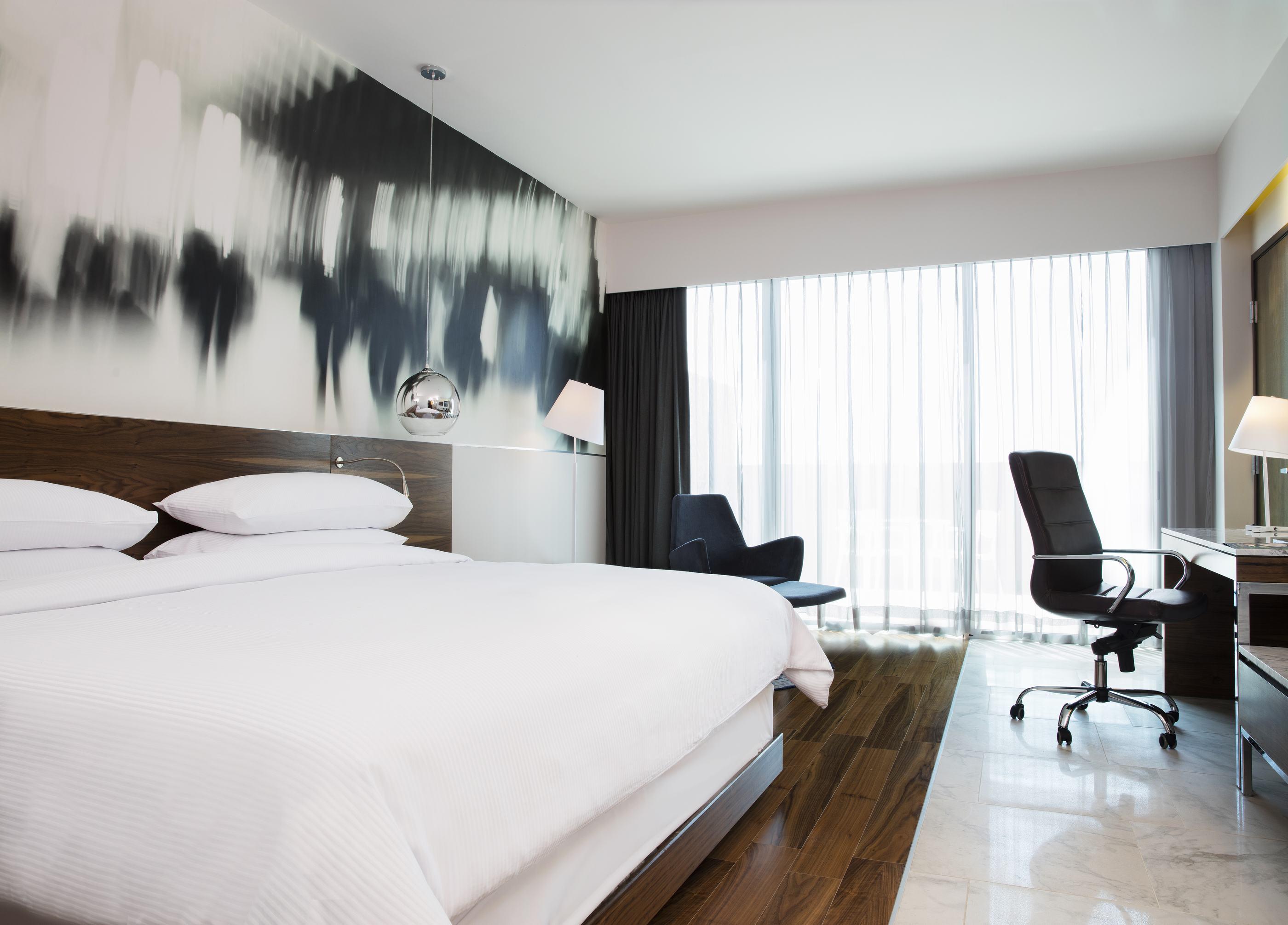 Krystal Urban Guadalajara Hotel Buitenkant foto