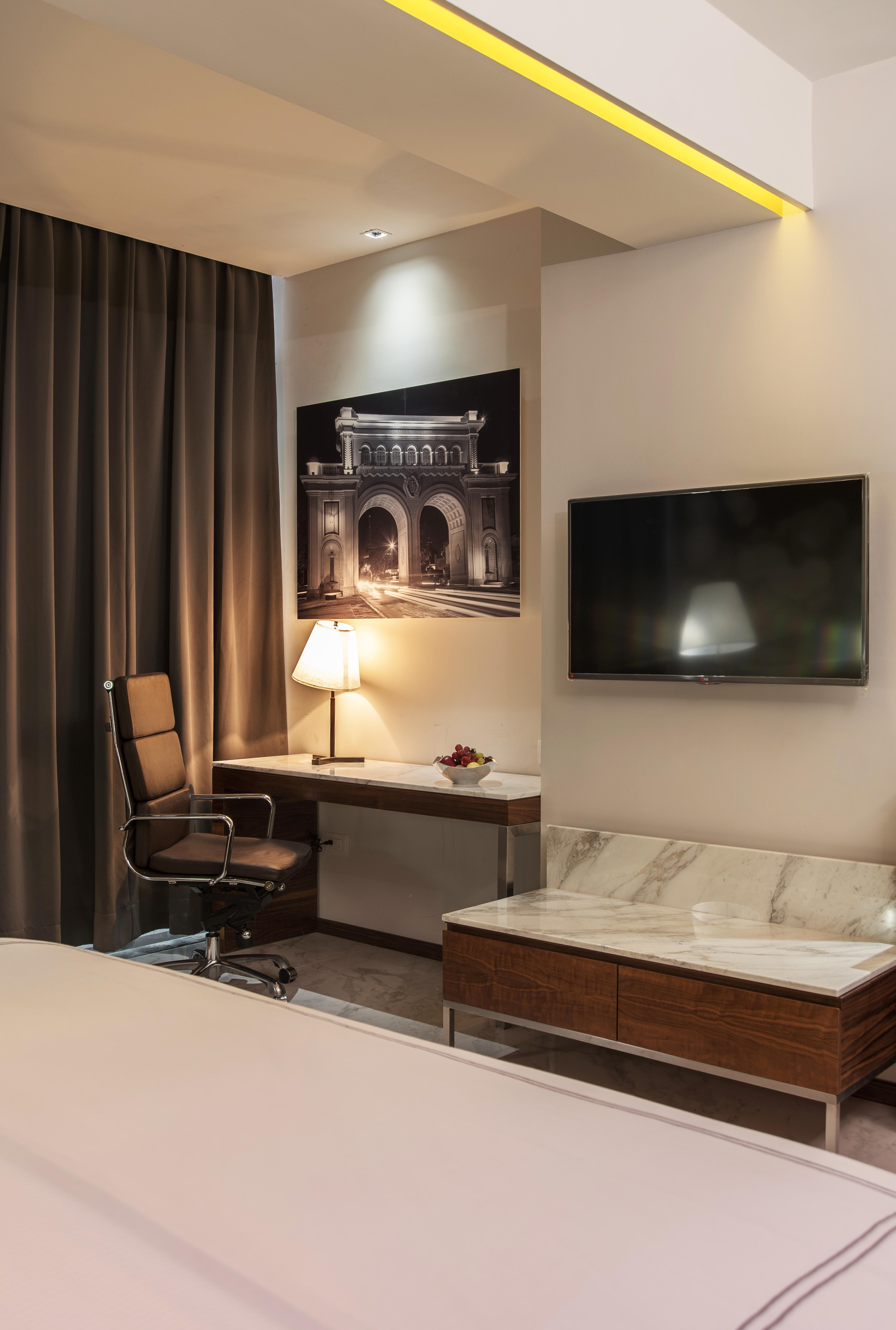 Krystal Urban Guadalajara Hotel Buitenkant foto